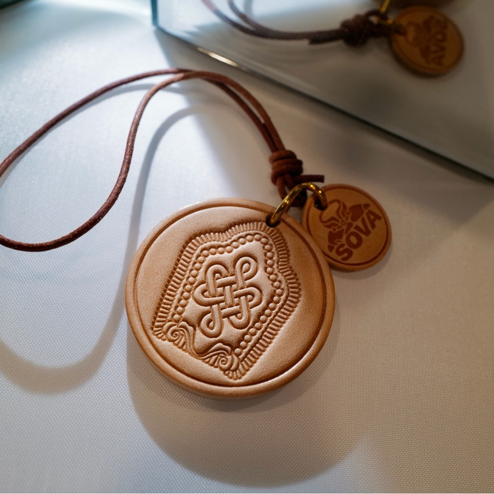 Handmade Leathercharm of Tibetan eight auspicious symbols ‘The Knot of Eternity’